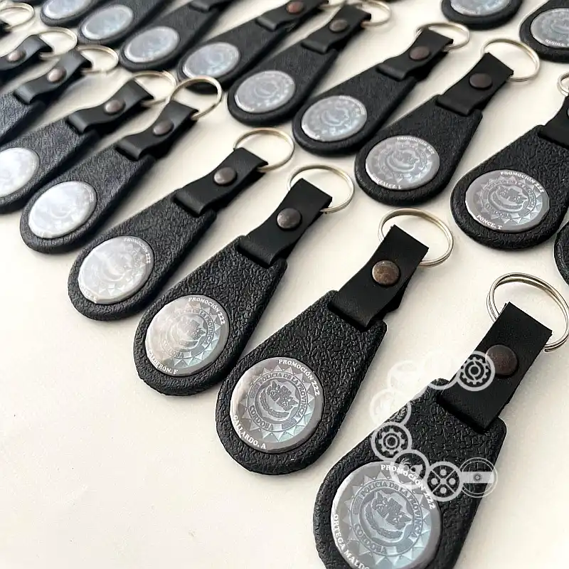 Llaveros con tira de cuero - Personalizado 4